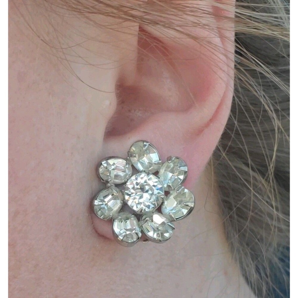 Vtg Rhinestone Earrings Cluster Clip-On Flower Clear Colorless Costume Jewelry